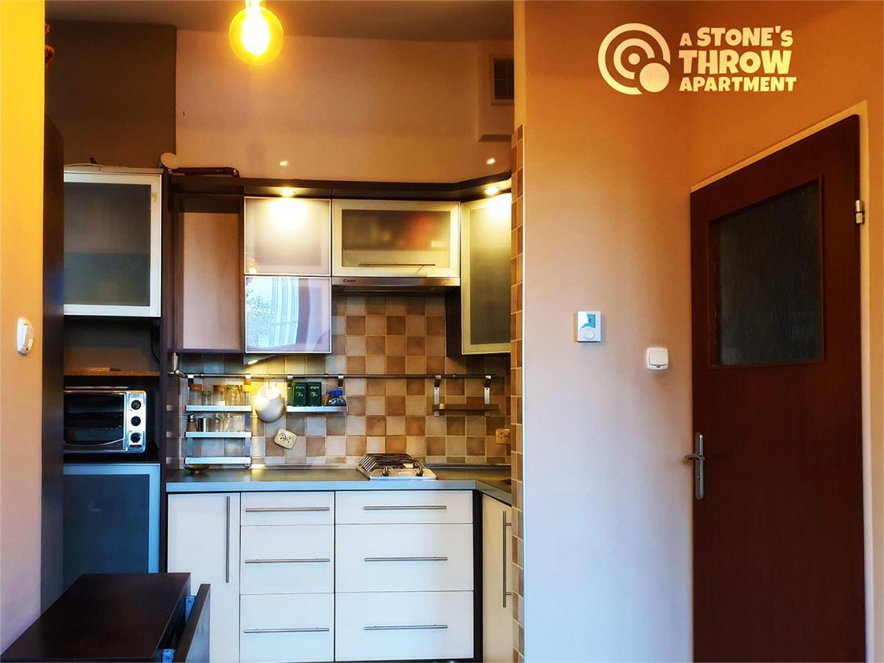 A Stone'S Throw Apartment Krasków Exterior foto